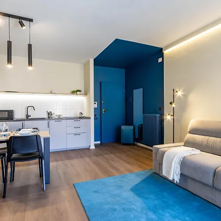 Apartment , Parking , 500m Train Station, 1km