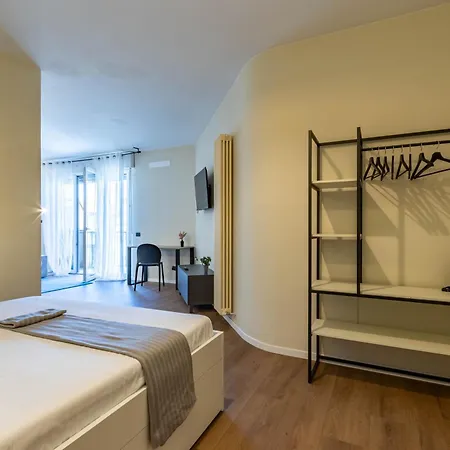 Apartment , Parking , 500m Train Station, 1km *
