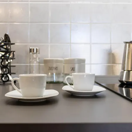 , Parking , 500m Train Station, 1km Apartment