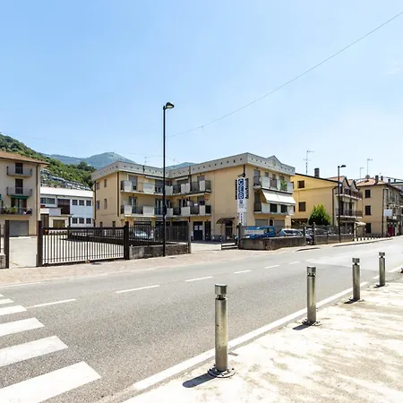 , Parking , 500m Train Station, 1km Apartment